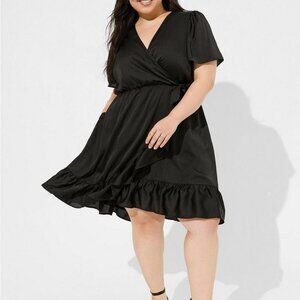 torrid - Faux Wrap Ruffle Bottom Flutter Sleeve Dress - Black - Size 1X